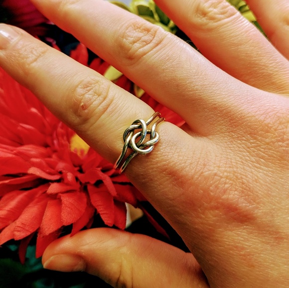 Jewelry - Sterling silver lover's knot ring